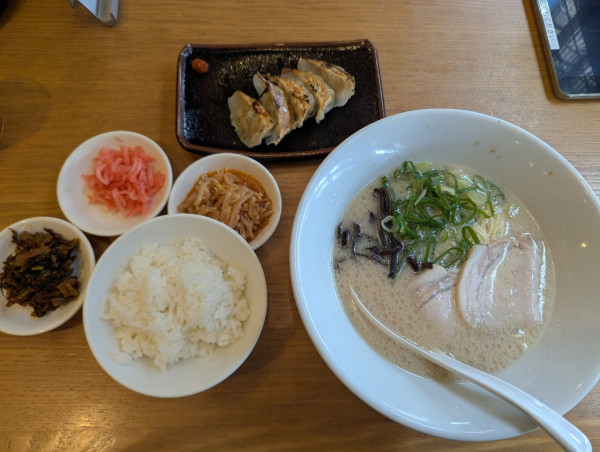 「白丸元味+ランチセット」@博多一風堂 大宮店の写真