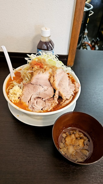 「【限定】辛い豚ラーメン中盛り＋長ネギ」@ラーメンたかしの写真