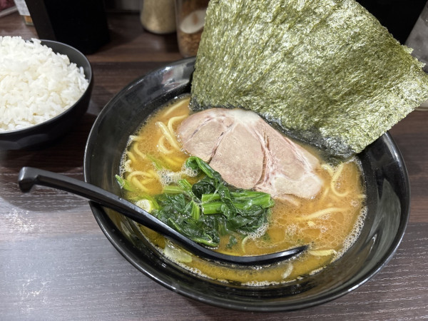 「ラーメン+のり」@横浜家系ラーメン 家家家 錦糸町店の写真