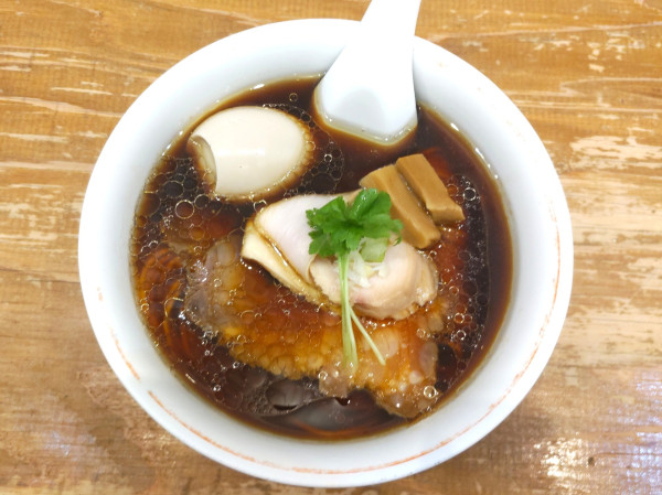 「特製軍鶏そば　1650円　替え玉250円　計1900円」@麺尊 RAGEの写真