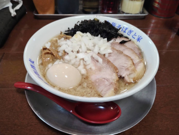 「特製背脂煮干ラーメン（アブラ・玉ねぎ増）」@燕三条中華そば ぎと家 武里本店の写真