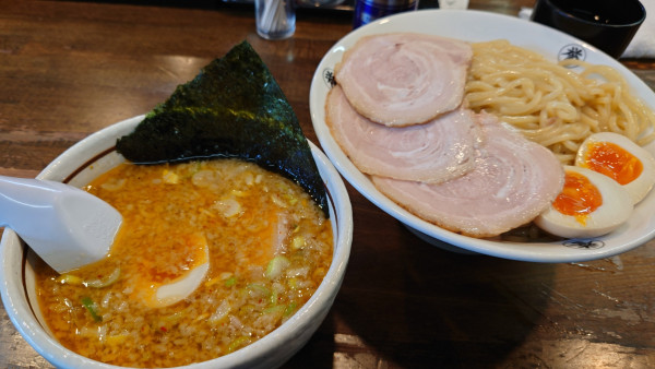 「つけめん大盛り　チャーシュー3枚　つけ汁赤」@こってりらーめん 誉の写真