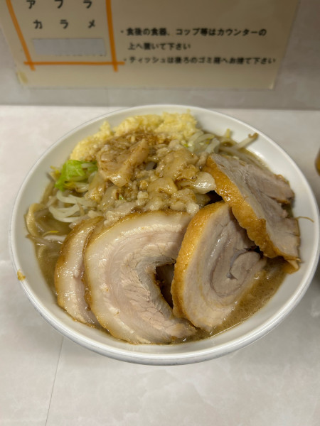「ラーメン,ニンニクマシマシ,アブラちょいマシ,カラメ,豚マシ」@魔人豚の写真