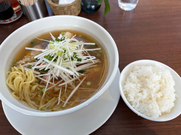 「ワタリ蟹つゆそば1265円、ご飯中110円」@中国料理 琳凰の写真