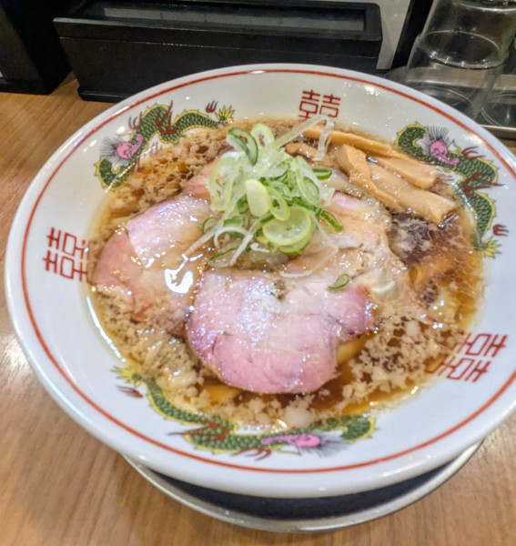 「醤油ラーメン 950円」@MENクライの写真