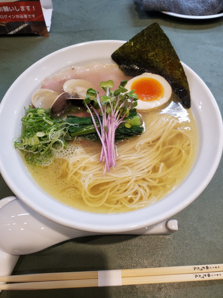 「飛騨地鶏と蛤の貝塩　上中華」@中華そば とり木瓜の写真
