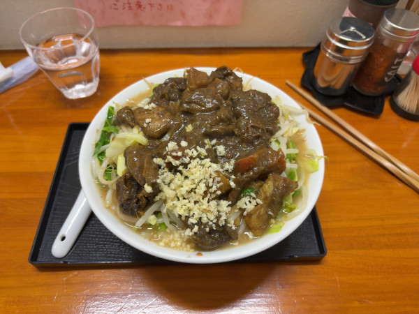 「辛みそもつカレー ニンニク」@ラーメンあや 2号店の写真