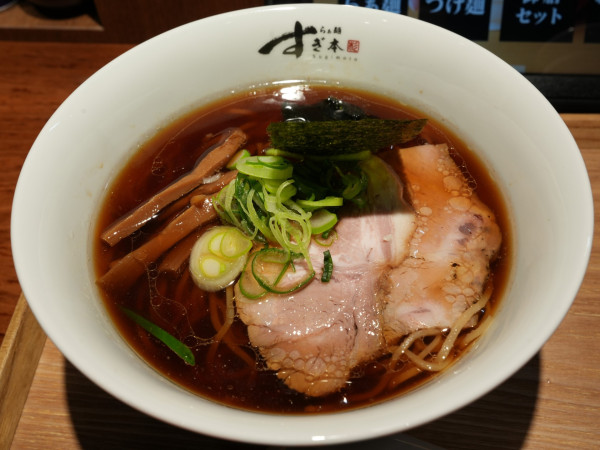 「醤油らぁ麺」@らぁ麺すぎ本 丸の内店の写真