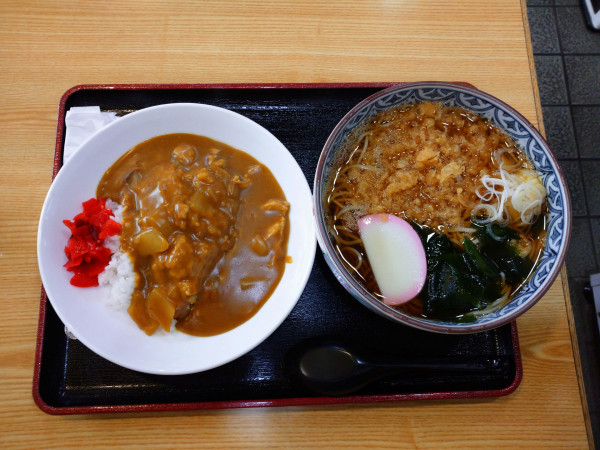 「カレーセット たぬきそば（950円）」@尾張屋の写真