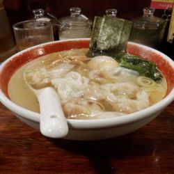 広州肉汁雲呑麺