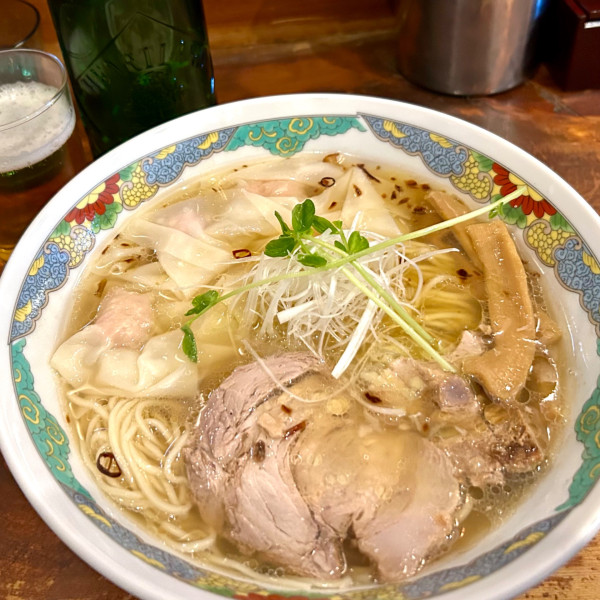 「雲呑入り塩ソバ＋ハートランド（中）」@ラーメン専門店 なんぞの写真