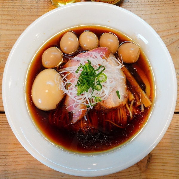 「味玉鶏ソバ醤油＋うずらの味玉＋サッポロラガービール」@The Noodles & Saloon Kiriyaの写真