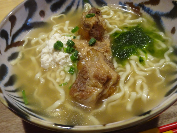 「軟骨そば　麺・並盛　900円」@昭島 琉球麺の写真