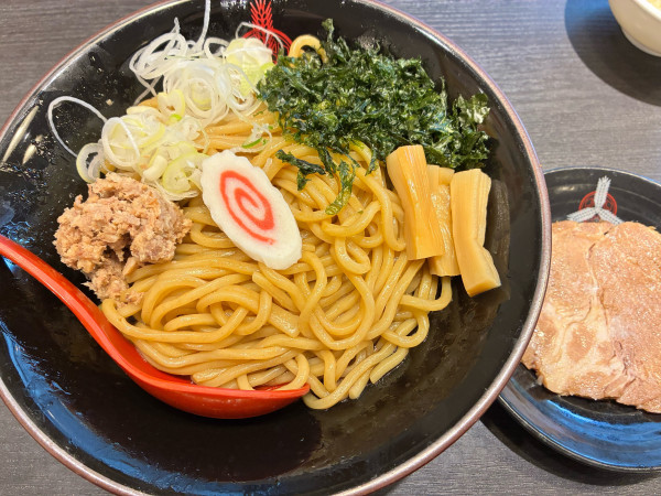 「油そば大盛」@つけ麺専門店 三田製麺所 新宿東口店の写真