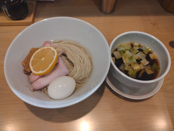 「【限定】昆布水つけ麺(醤油)¥1100味玉+黒トリュフ和え玉」@「七色の落書き」の写真