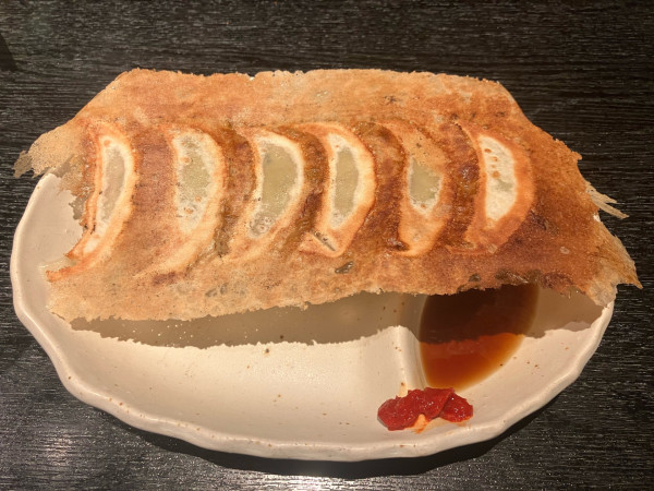 「霧島鶏の羽付鶏餃子460円」@炭火串焼 シロマル 千葉ニュータウン店の写真