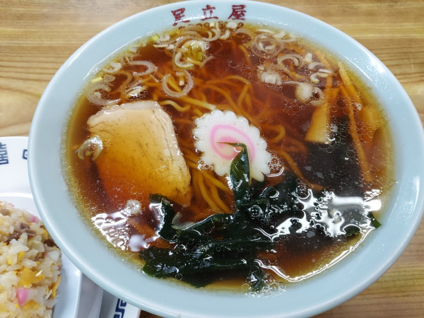 「ラーメンと半チャーハンセット 800円」@足立屋の写真