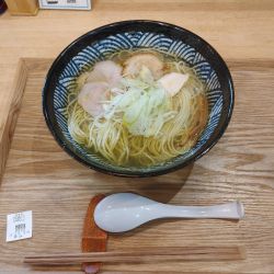貝塩ラーメン　850円　大盛り無料