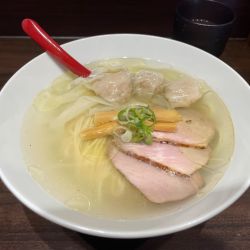 中華そば塩 ワンタン ¥1300 大盛り ¥150