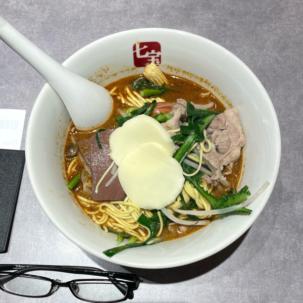 「麻辣湯（極楽膳＋強壮油）中華麺　2番【中辛】」@七宝麻辣湯 町田東口店の写真