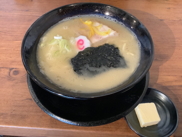 「塩ラーメン950円＋バター140円」@麺処 とらたまの写真