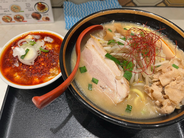 「特製味噌ラーメン+麻婆豆腐(辛)」@味噌麺処 花道庵 東京ラーメンストリート店の写真