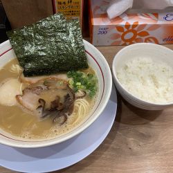 ラーメン890円+味玉140円+サービスライス+替え玉140円