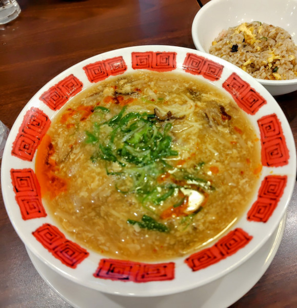 「酸辣湯麺 879円 半チャーハンセット 340円」@バーミヤン 西六郷店の写真