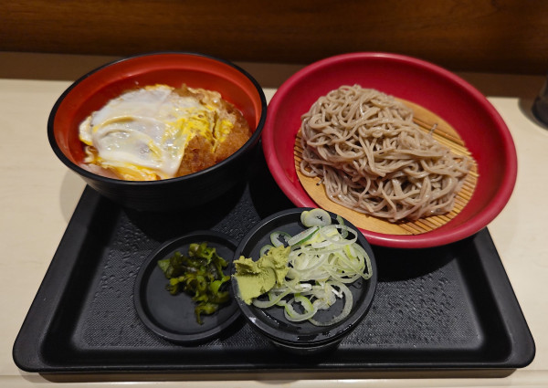 「もりそば（かつ丼セット）」@名代 富士そば 市ヶ谷五番町店の写真