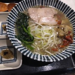 期間限定　『浅利の塩胡椒そば』 （税込1100円）