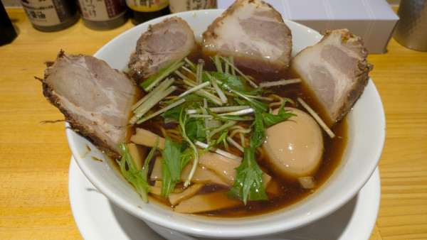 「チャーシュー麺 黒」@らぁ麺 富士虎屋 千葉ニュータウン店の写真