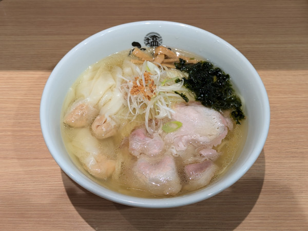 「塩わんたん麺　1140円」@ひるがおの写真