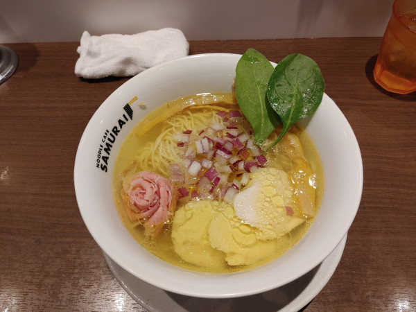 「シャムロック塩　900円　細麺　大盛り無料」@NOODLE CAFE SAMURAIの写真