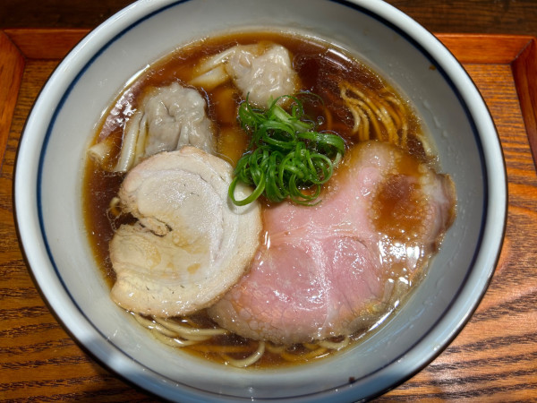 「肉ワンタン醤油らぁめん　1100円」@ramen club トトノエの写真