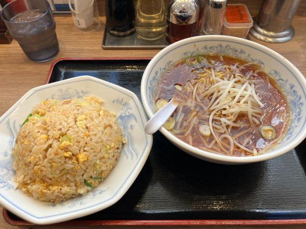 「おともラーメン150＋チャーハン550=700円」@福しん 東久留米店の写真