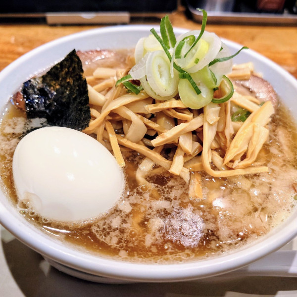 「メンマ源流醤油+半熟塩玉子」@一風堂 六本木店の写真