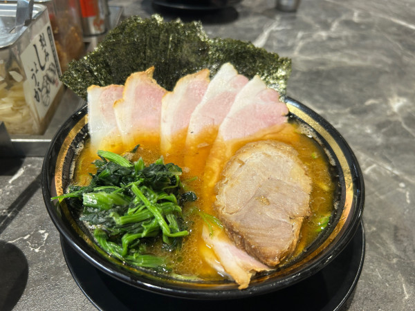 「チャーシューメン　チャーシュー増し　バラ　のり　カタコイオオ」@家系ラーメン がくの写真