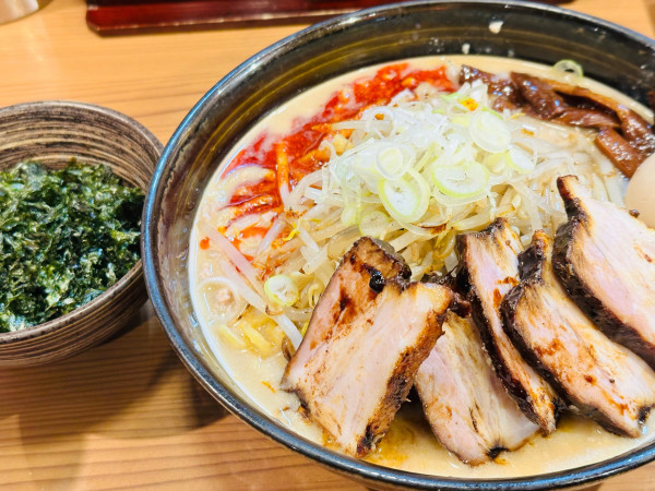 「辛味噌チャーシューメン 大 他 1,630円」@いと井 東京ラーメン横丁店の写真