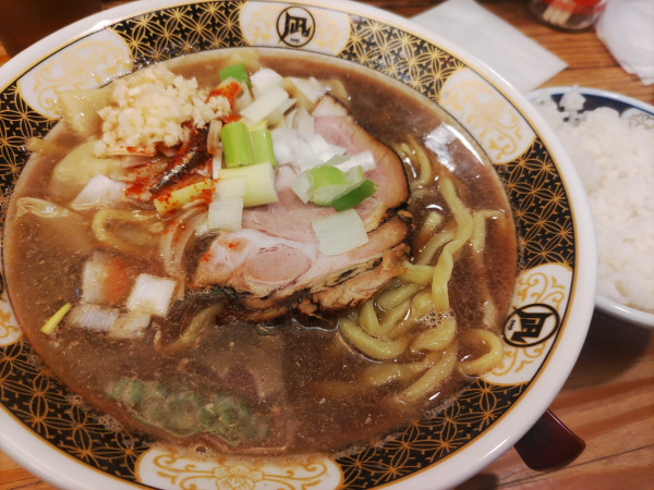 「すごい煮干ラーメン 1350円　ニンニク100円他」@すごい煮干ラーメン凪 新宿ゴールデン街店 本館の写真