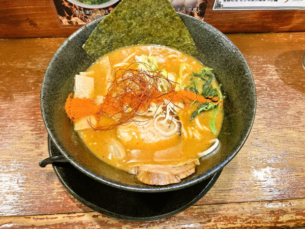 ピリ辛魚介豚骨ラーメン（1,050円）