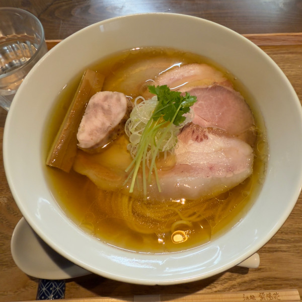 「白醤油らぁ麺」@らぁ麺 紫陽花の写真