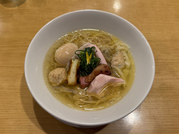 「特製鶏塩らぁめん」@鶏そばAkariの写真