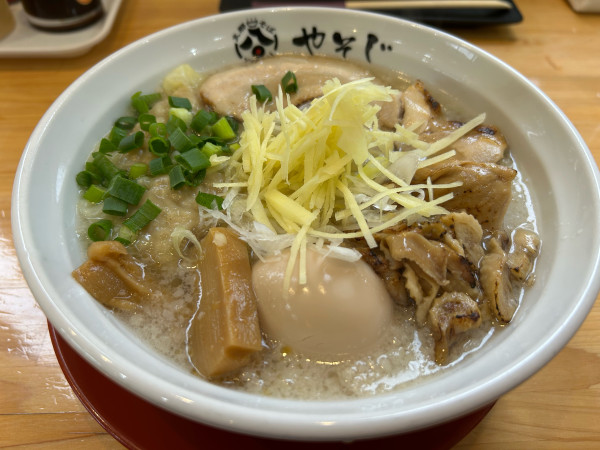 「特製背脂生姜らぁ麺」@支那そば やそじの写真