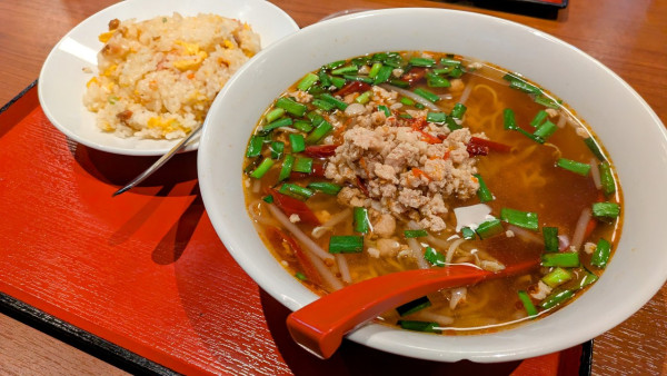 「台湾ラーメン＋半チャーハンセット（980円）」@満洲園 みなとみらい店の写真