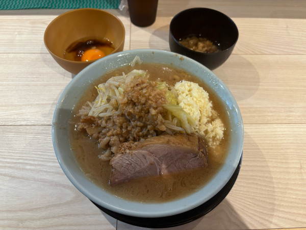 「ラーメン（麺150g）＋生玉子」@俺の生きる道 立川店の写真