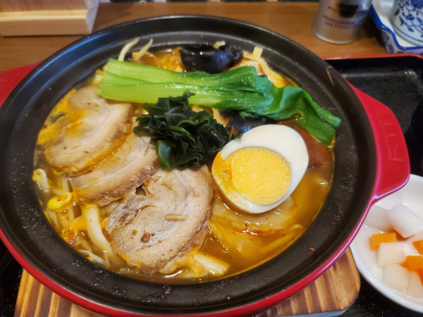 「麻辣叉焼麺・刀削麺」@肥鶏土鍋の写真