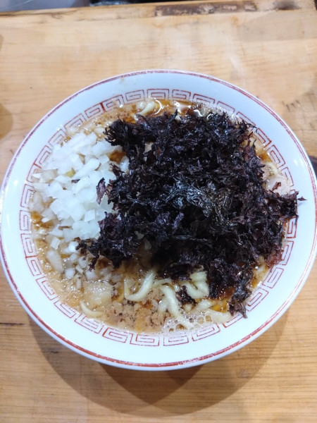 「背脂煮干醤油玉ねぎ増し＋岩のり」@背脂煮干し中華そば 和市 新橋本店の写真