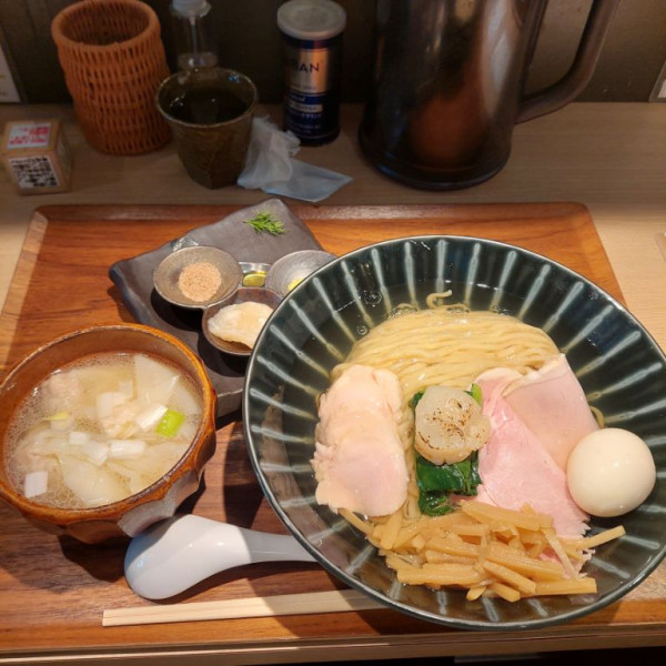 「特製帆立の昆布水つけ麺大盛 黒+帆立と佃煮ご飯」@Tokyo Style Noodle ほたて日和の写真