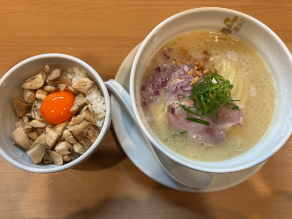 「鶏白湯塩らぁ麺1000円+マキシマム親子丼350円」@らぁ麺 はやし田 浅草店の写真