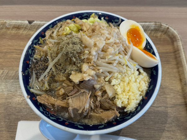 「ニボジロー　野菜・ニンニク・タレ増し　トッピング味玉」@凌駕IDEA イオンモール松本店の写真